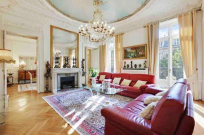 Champs Élysées : Appartement 200 m2 avec balcon